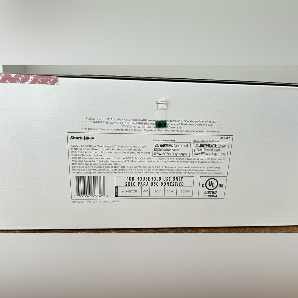 Air Styling & Drying System - Limited Edition Black Cherry (with storage case) - Picture 10 of 10